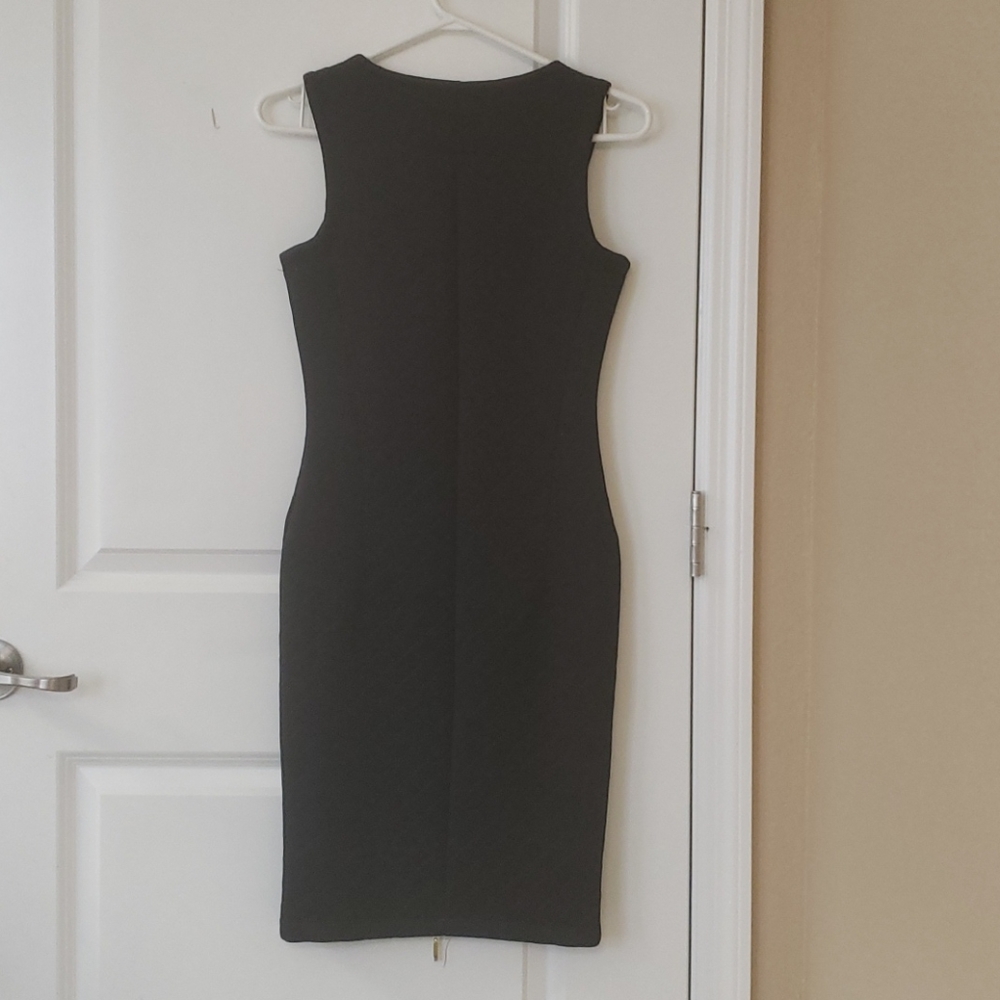 Dress - Picture 3 of 4